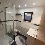 Souterrainwohnung *
