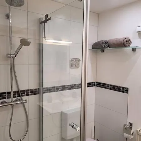 Souterrainwohnung *