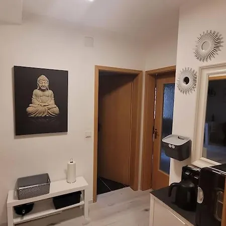 Souterrainwohnung *